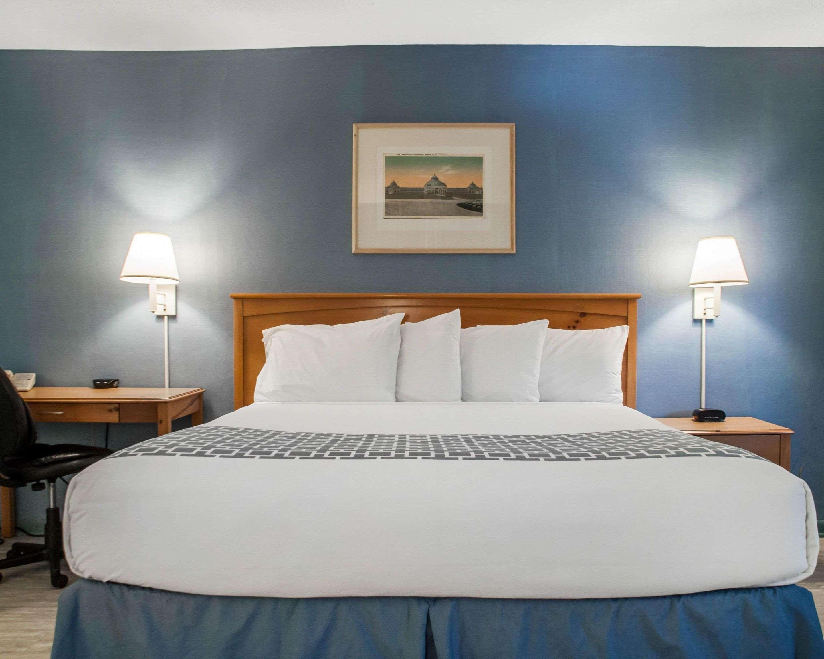 Econo Lodge Buffalo South Blasdell Exteriör bild