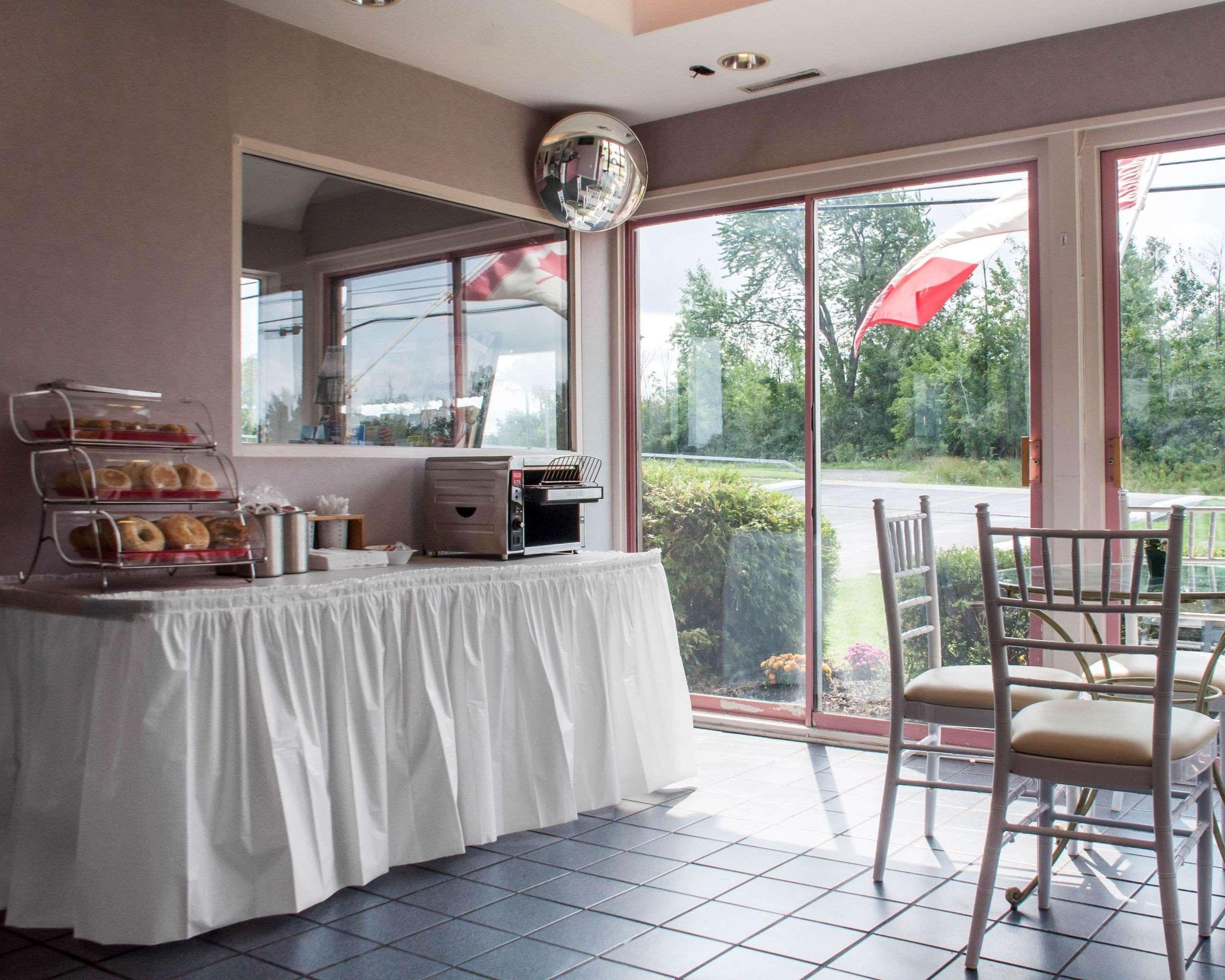 Econo Lodge Buffalo South Blasdell Exteriör bild